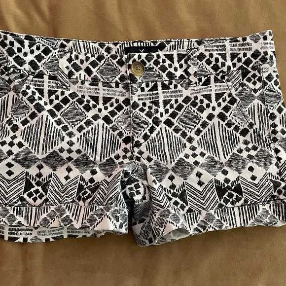 Bundle lot of 2 American Eagle Shorts Womens Size 2 Cuffed Midi Stretch Shortie - Picture 2 of 5